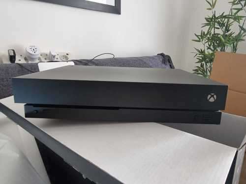 Xbox One X + 10 Games