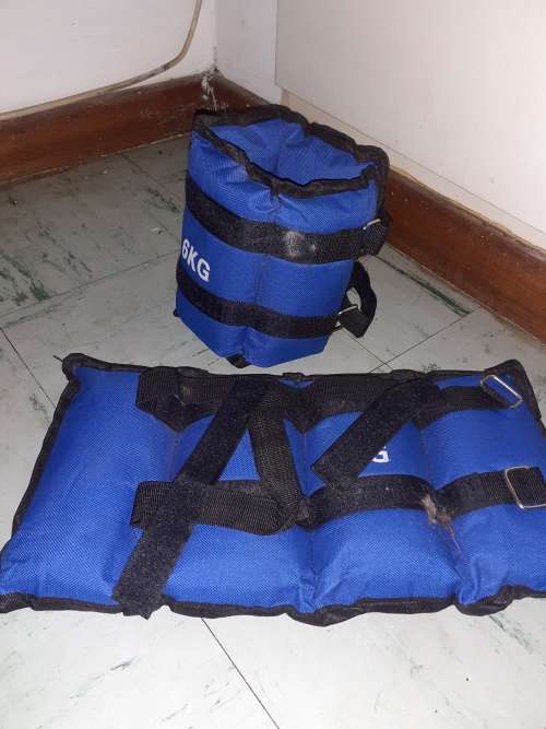 A set of 6kg ankle weights