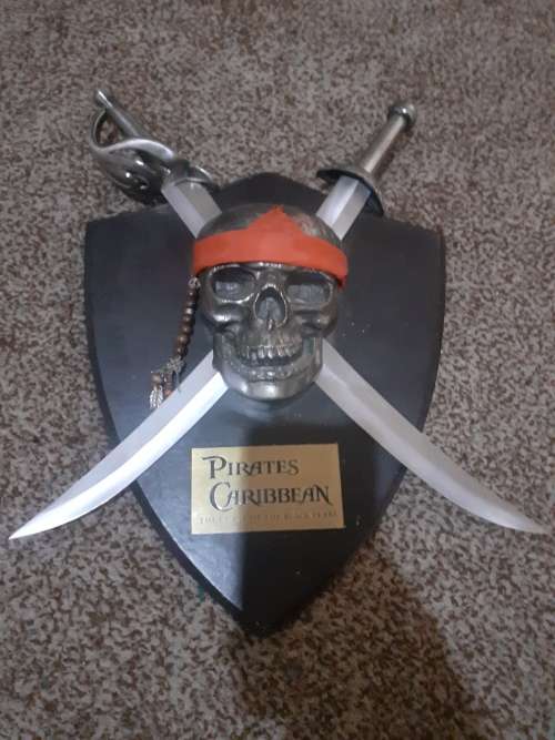 RARE PIRATES OF THE CARIBBEAN SWORD AND SKULL PLAQUE IN BETHLEHEM