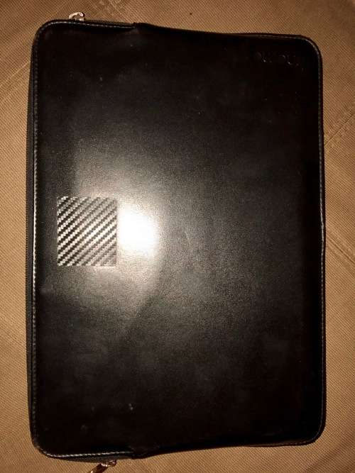 MacBook Air 11" - 1.6GHz - 4GB RAM - 128GB SSD - Includes a designer case