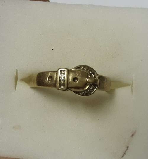 9CT GOLD LADIES BELT RING WITH DIAMOND