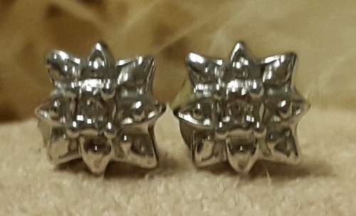 9CT WHITE YELLOW GOLD LADIES DIAMOND EARRINGS