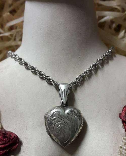 NEW LISTING!!! LADIES 925 STERLING SILVER CHAIN WITH HEART LOCKET THAT CAN OPEN