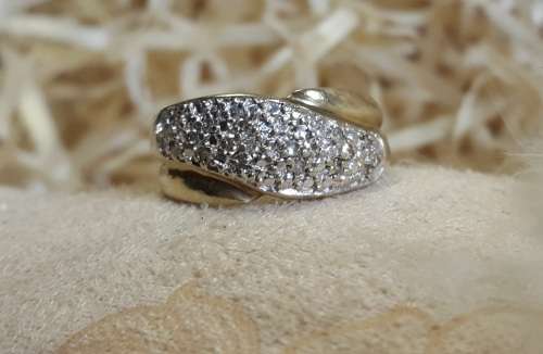 new gold listing!!! stunning ladies 9ct gold diamond ring