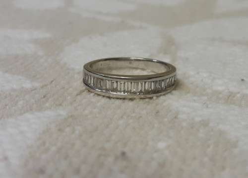 STUNNING LADIES 18CT WHITE GOLD DIAMOND RING SIZE J