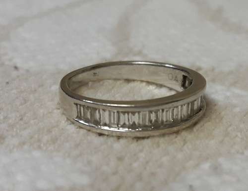 STUNNING LADIES 18CT WHITE GOLD DIAMOND RING SIZE J