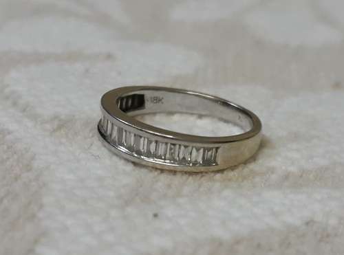 STUNNING LADIES 18CT WHITE GOLD DIAMOND RING SIZE J