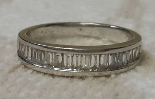 STUNNING LADIES 18CT WHITE GOLD DIAMOND RING SIZE J