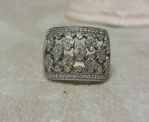 stunning ladies 9ct gold diamond ring shimmery 17mm width sizeT