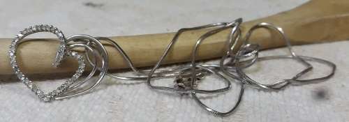 STUNNING LADIES WHITE GOLD CHAIN WITH HEART PENDANT FULL OF STONES SHIMMERY