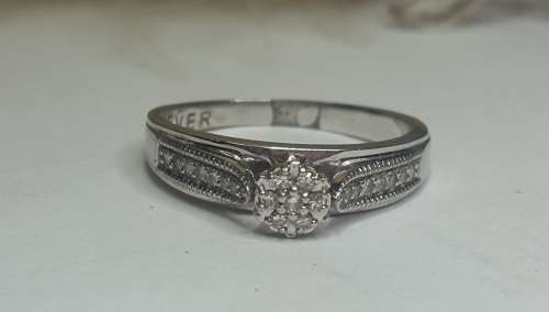 BEAUTIFUL FOREVER LADIES 9CT WHITE GOLD DIAMOND RING SIZE Q
