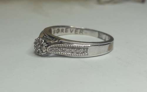 BEAUTIFUL FOREVER LADIES 9CT WHITE GOLD DIAMOND RING SIZE Q