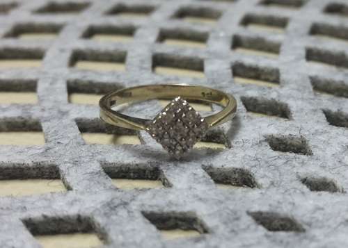 LADIES 9CT GOLD RING WITH SMALL CUBIC ZIRCONIA STONES RING SIZE P