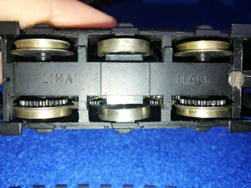 LIMA locomotive and Coal Carriage