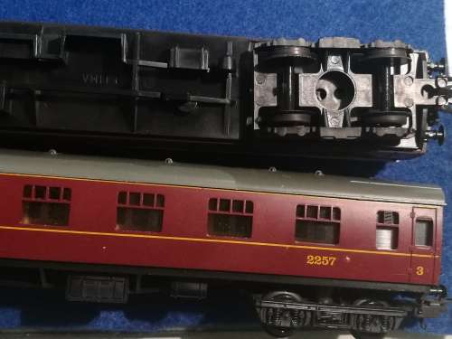 LIMA L.M.S train carriages , one bid takes both carriages NEW