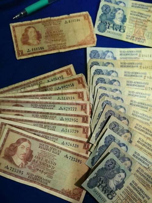 South African Reserve Bank notes, different Govenders, one bid takes all