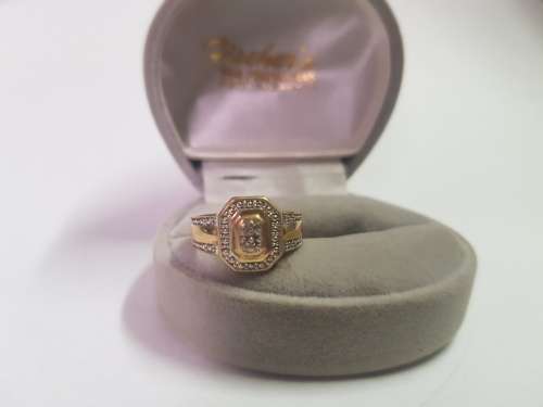 Beautiful ladies 9ct yellow Gold ring with small Diamonds 4 reshmasukrajh8