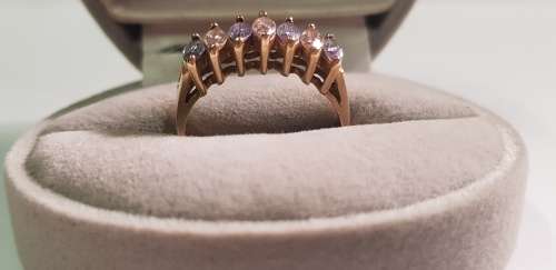 BEAUTIFULL 9CT GOLD LADIES RING