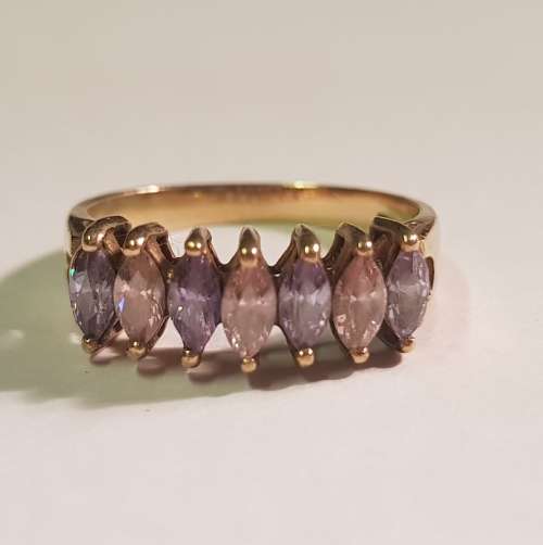 BEAUTIFULL 9CT GOLD LADIES RING