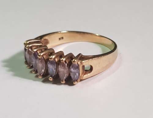 BEAUTIFULL 9CT GOLD LADIES RING