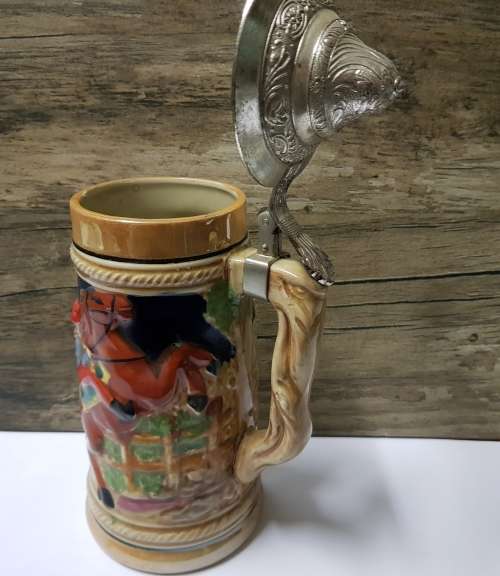 BEAUTIFUL FIGURINE MUG,PERFECT CONDITION