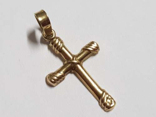 BEAUTIFUL 9CT GOLD CROSS PENDANT