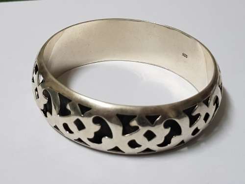 BEAUTIFUL STERLING SILVER BANGLE