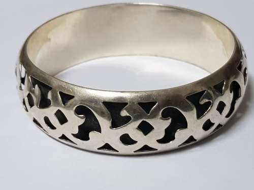 BEAUTIFUL STERLING SILVER BANGLE