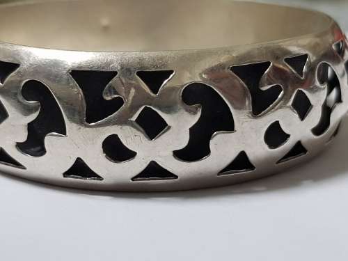 BEAUTIFUL STERLING SILVER BANGLE