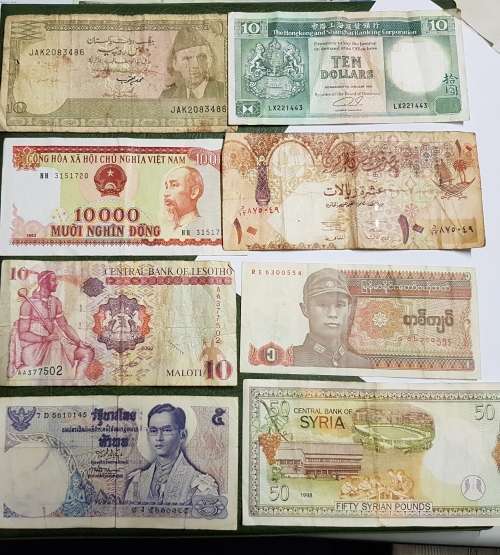 DIFFERENT INTERNASIONAL BANKNOTES