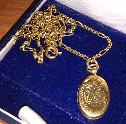 9CT GOLD LADIES CHAIN AND LOCKET