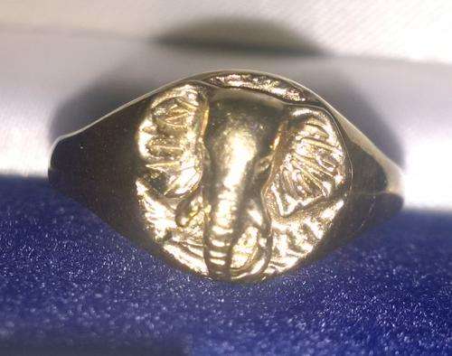 9CT  GOLD  RING WITH ELEPHANT DETAIL