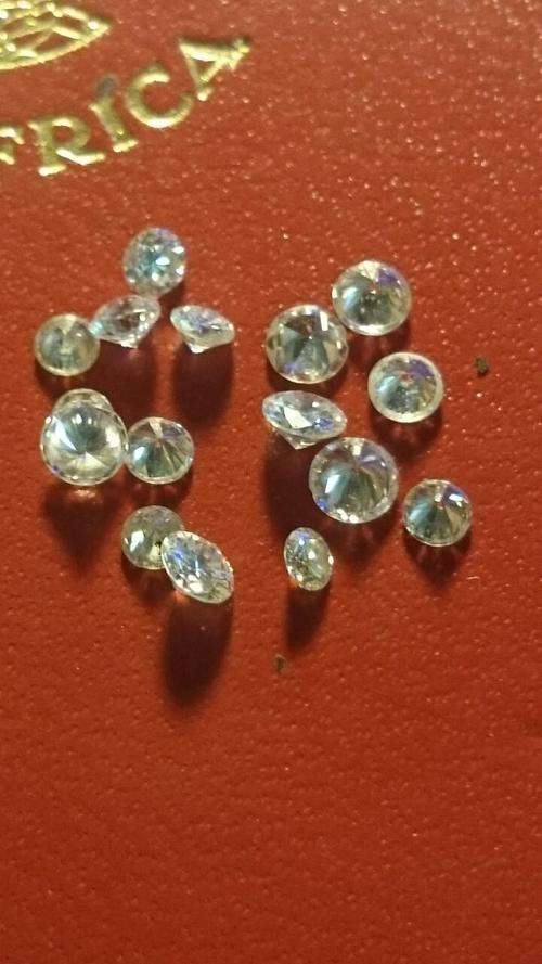 ROUND BRILLIANT DIAMONDS 1.790CT IN TOTAL
