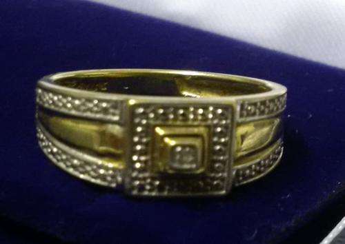 9CT GOLD LADIES RING