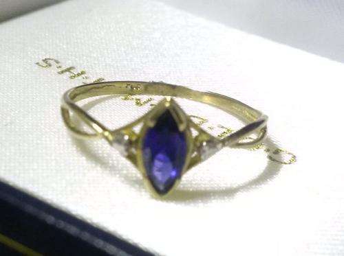 9CT GOLD LADIES RING  WITH BLUE SAFFIRE
