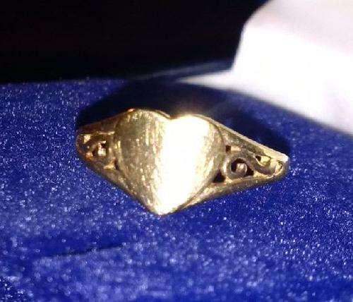 9CT GOLD LADIES RING