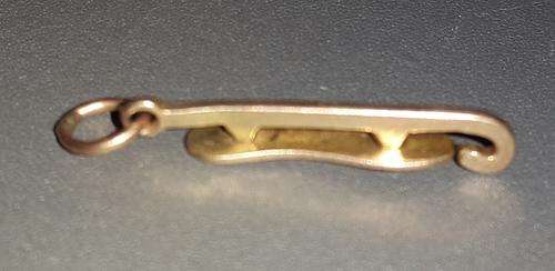 9CT GOLD SNOW SKI / BOARD CHARM