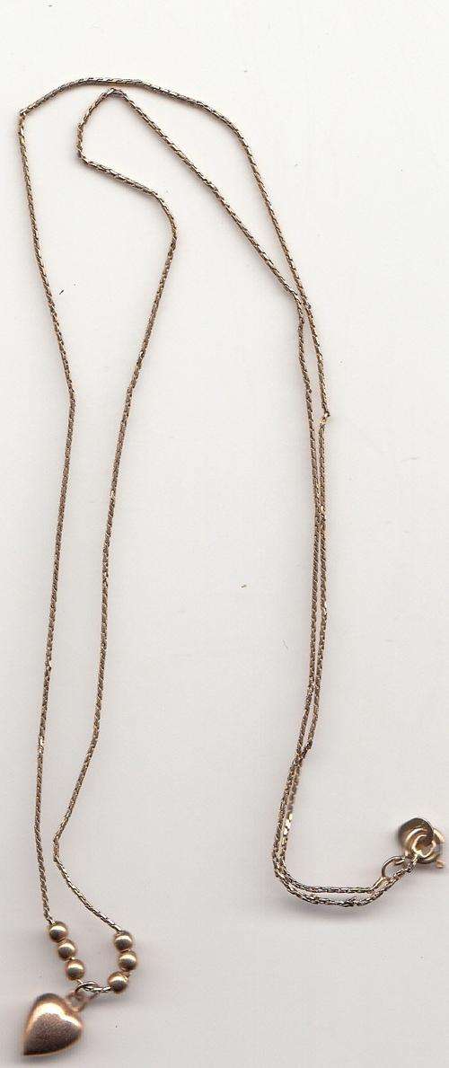 LADIES 9CT LADIES CHAIN WITH HEART PENDANT @ LOW START R1 AUCTION
