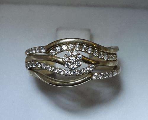 STUNNING ! 9ct gold ladies ring  SHIMMERY  3 PIECE @ LOW START R1 AUCTION