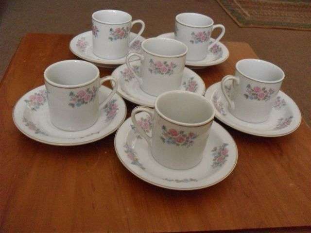 6 X SWEET DEMITASSE CUPS AND SAUCERS !!!!!!!!!!