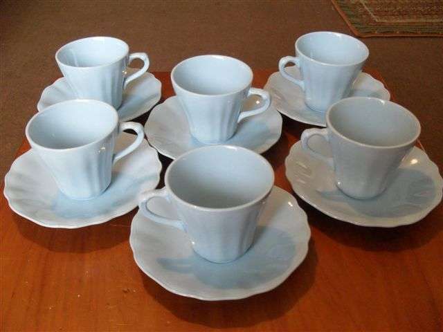PRETTY 6 DEMITASSE CUPS AND 6 SAUCERS (J & G MEAKIN CELESTE SERIES )