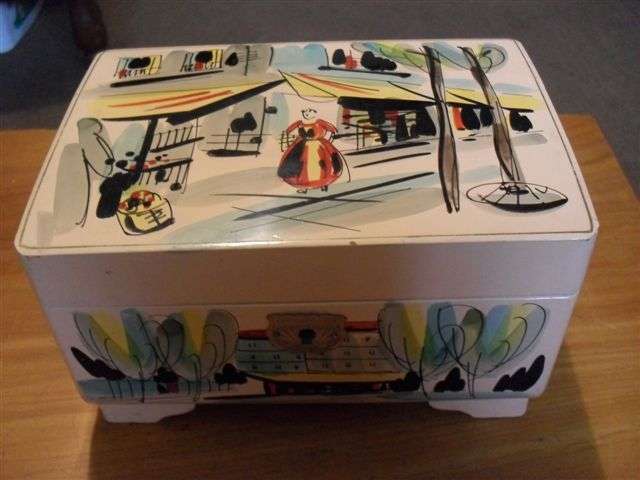 PRETTY ART DECO STYLE WOODEN  MUSICAL JEWELLERY BOX