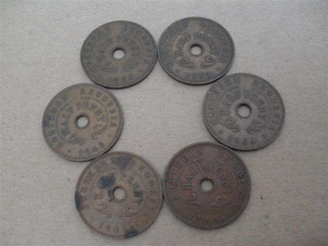 SOME SOUTHERN RHODESIA HALF PENNIES ++ 1954 ( SCARCE )