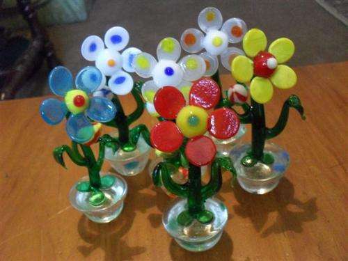 6 PRETTY MURANO/VENETIAN GLASS FLOWERS...SEE PICS FOR COLOURS....