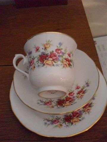 VERY PRETTY QUEEN ANNE TRIO WITH COUNTRY FLOWERS......(1)