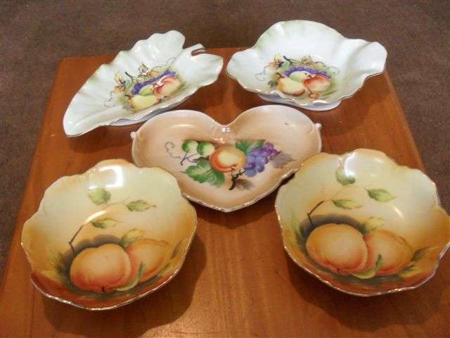 5 X PRETTY DISHES WITH LOVELY FRUIT DESIGN...