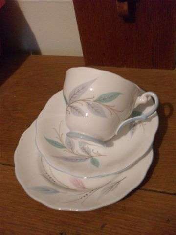 GORGEOUS ROYAL STANDARD TRIO.....PRETTY PASTEL SHADES......