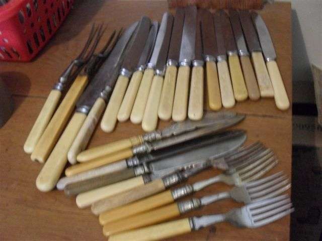 A JOBLOT OF 27 VARIOUS VINTAGE BONEHANDLE PIECES...VIEW THE PICS PLEASE