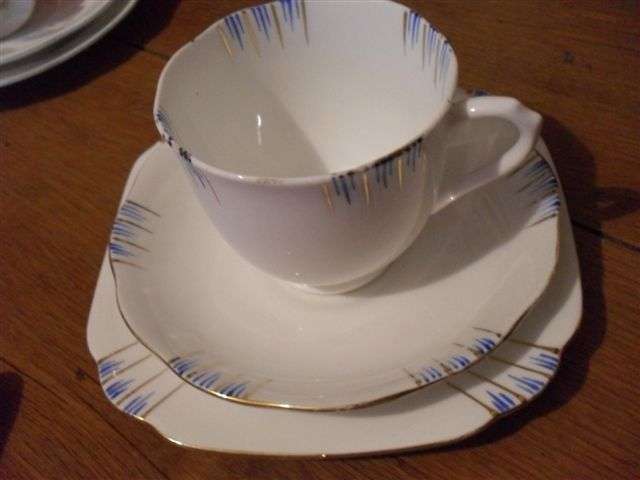 STUNNING ROYAL ALBERT TRIO....ART DECO PATTERN.....