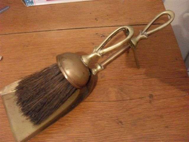 NICE BRASS FIREPLACE SCOOP AND BRUSH